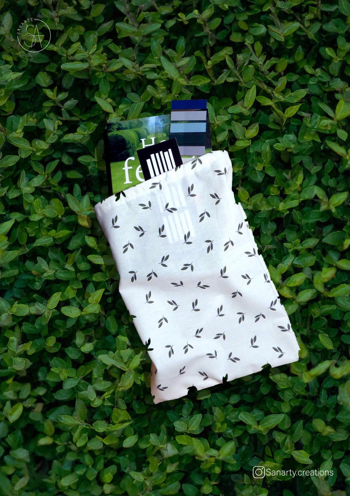 Booksleeve olive leaves